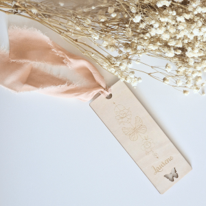 Marque-page en bois papillon personnalisé