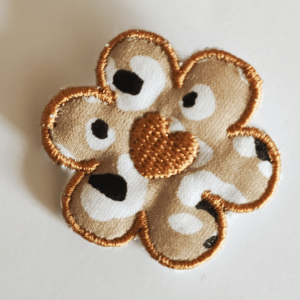 Broche fleur léopard