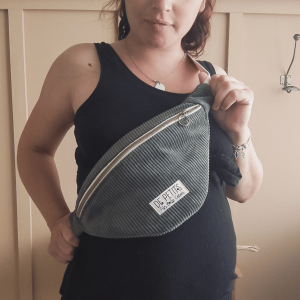 Le sac banane velours kaki – Femme